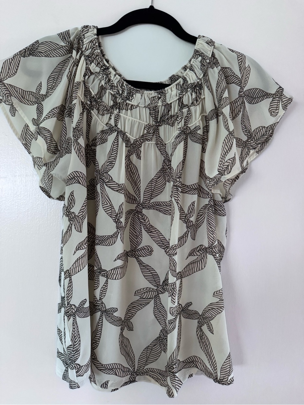 LOFT Women's Cream Print Flutter Sleeve Top
